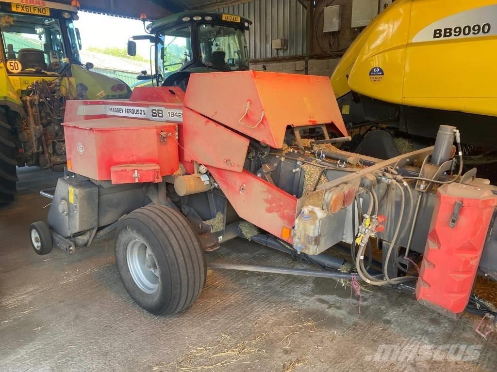 Massey Ferguson 1842 方形打捆機