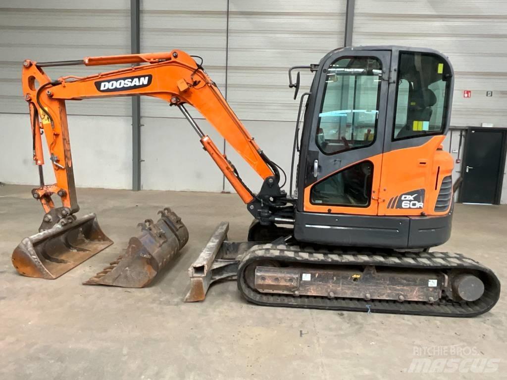 Doosan DX 60 R 小型挖土機/掘鑿機<7t(小型挖掘機)