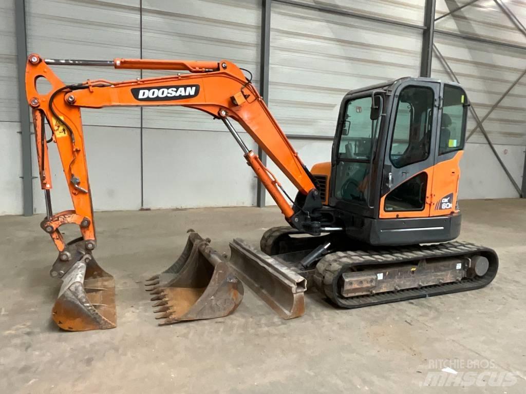 Doosan DX 60 R 小型挖土機/掘鑿機<7t(小型挖掘機)