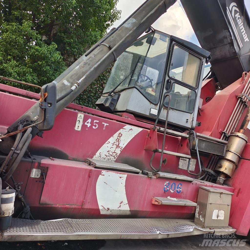 Kalmar DRF450 前伸型堆積機