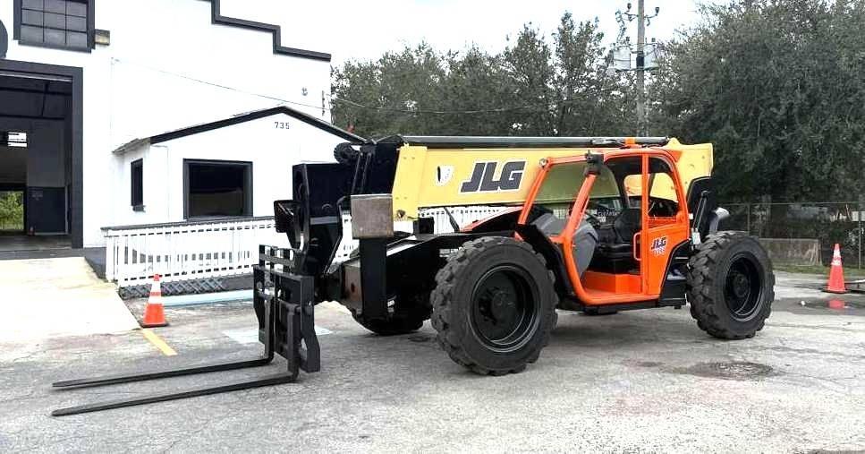 JLG 1255 伸縮臂操作車