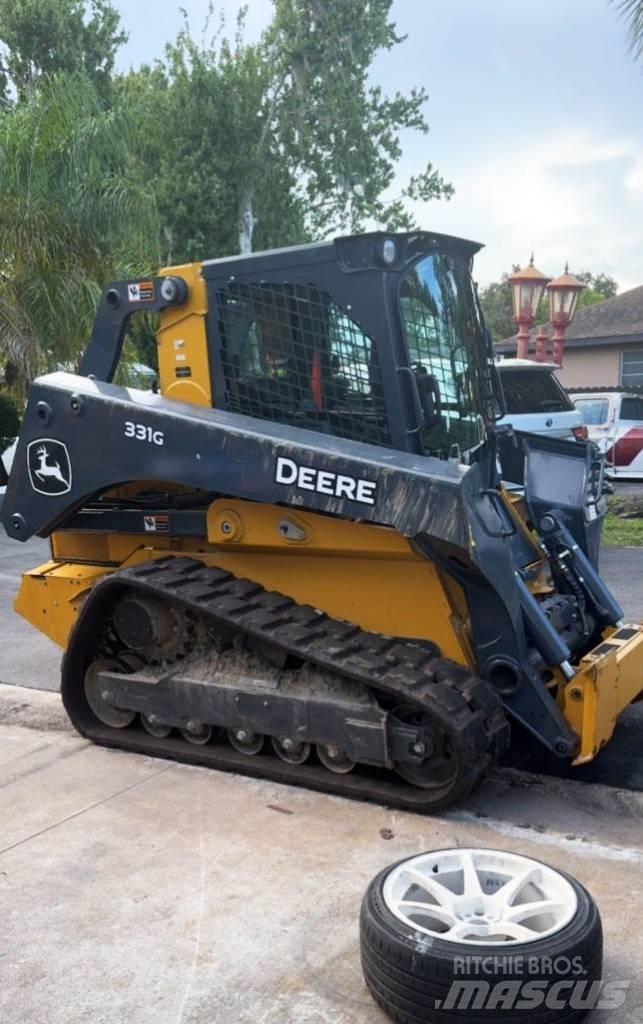John Deere 331G 滑移轉向裝載機