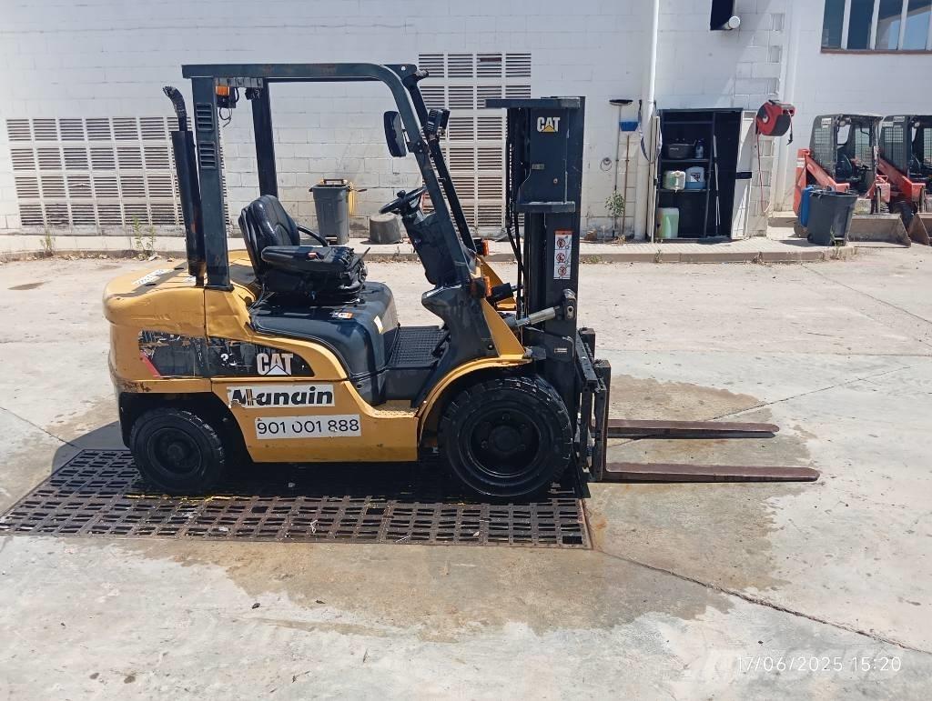 CAT DP 30 NT 柴油卡車