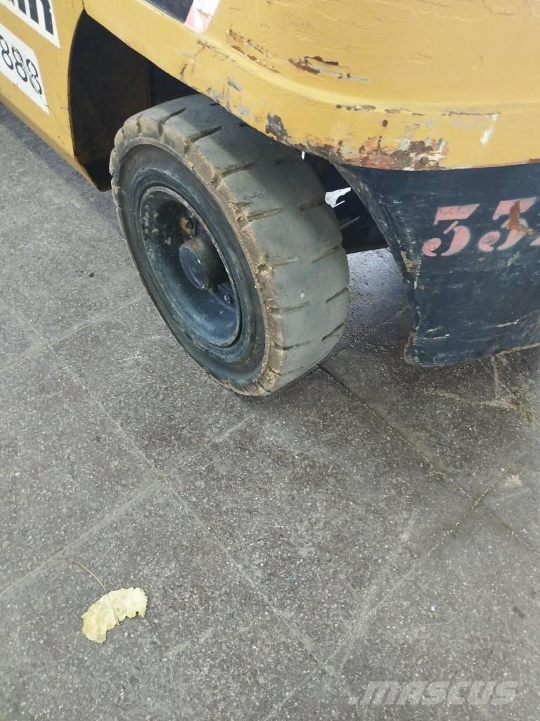 CAT DP 30 NT 柴油卡車