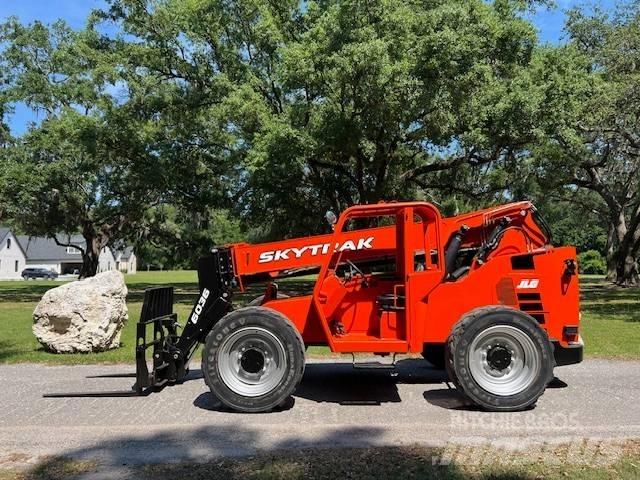 SkyTrak 6036 伸縮臂操作車