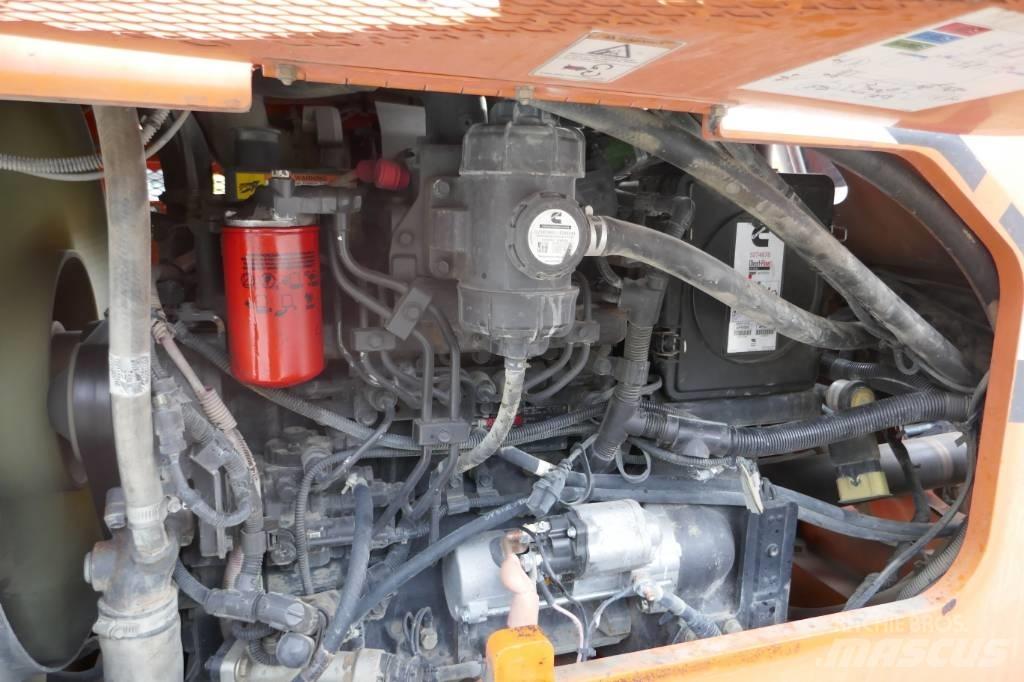 SkyTrak 6042 伸縮臂操作車