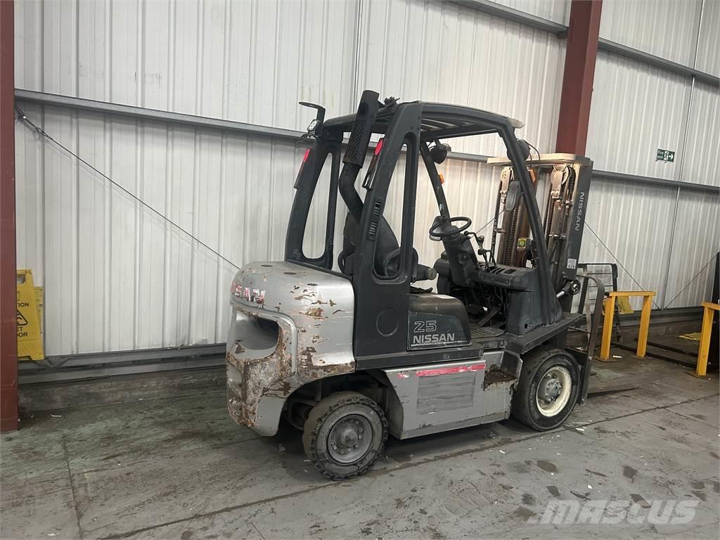 Nissan Y1D2A25Q 柴油卡車