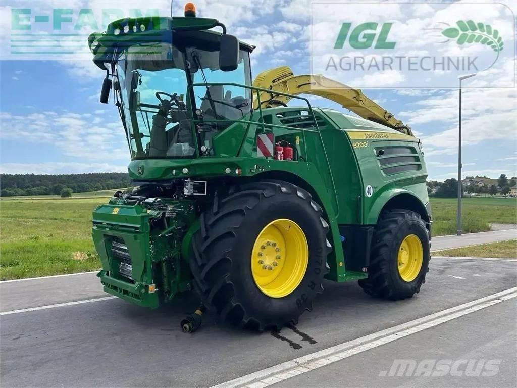 John Deere 8200 i 自走式飼料採集機