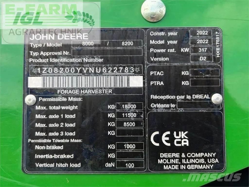 John Deere 8200 i 自走式飼料採集機