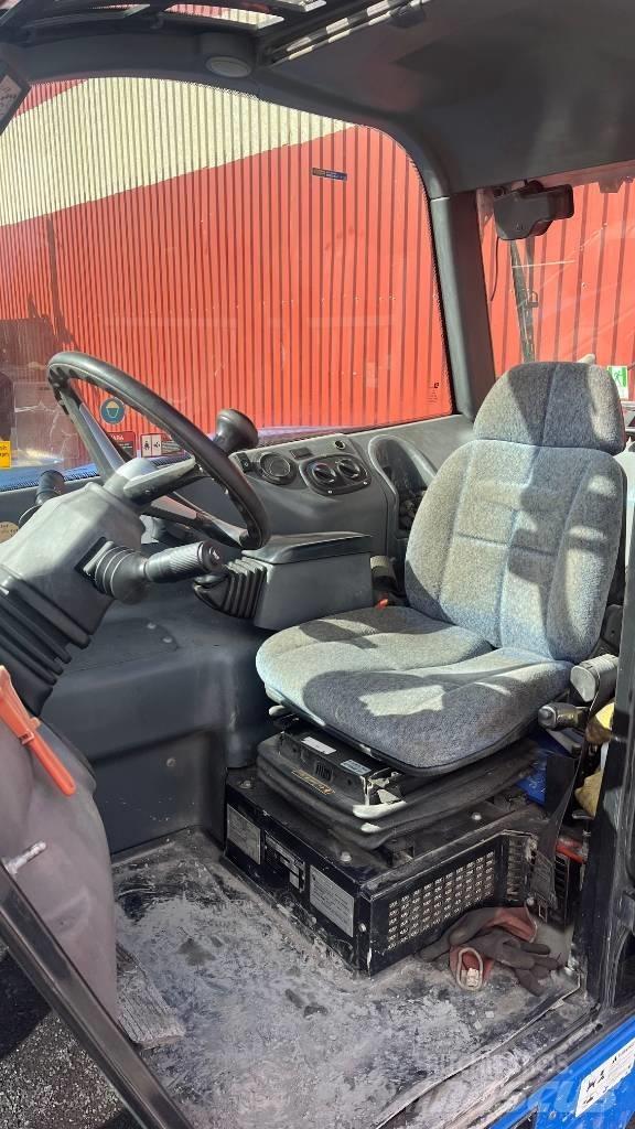 New Holland LM 5060 伸縮臂操作車