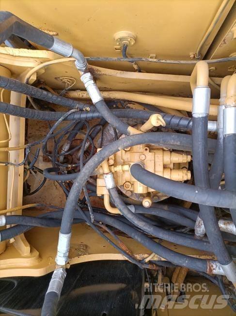 CAT 325 D 履帶式 挖土機/掘鑿機/挖掘機