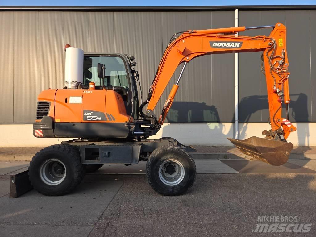 Doosan DX 55 W 旋轉式挖土機/掘鑿機/挖掘機