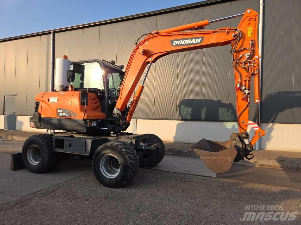 Doosan DX 55 W 旋轉式挖土機/掘鑿機/挖掘機