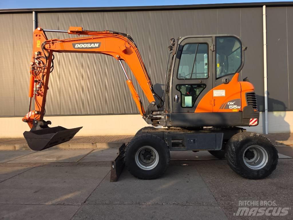 Doosan DX 55 W 旋轉式挖土機/掘鑿機/挖掘機