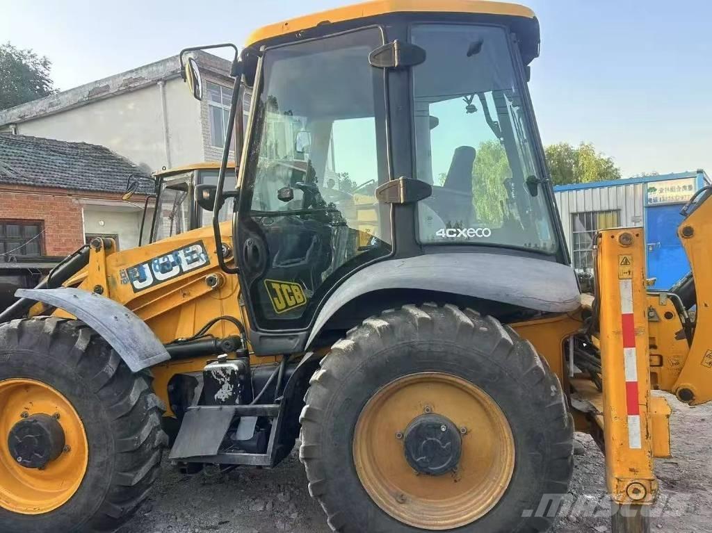JCB 4CX 反鏟裝載機