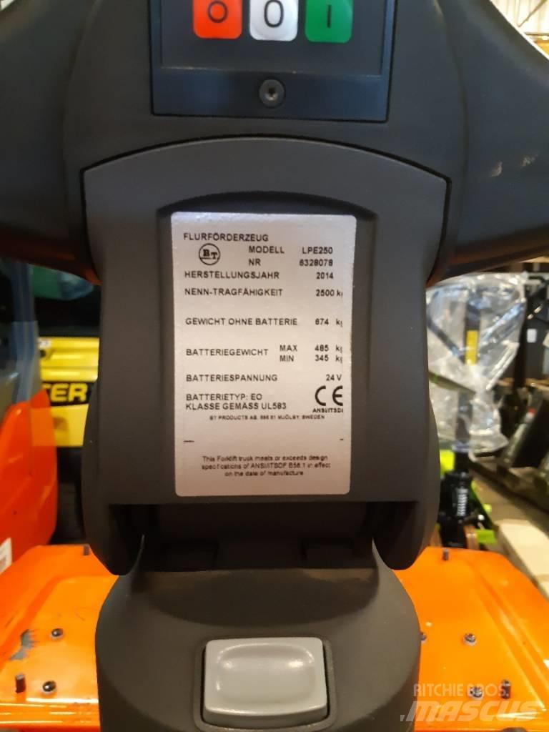 Toyota LPE250 平台型低架升降機