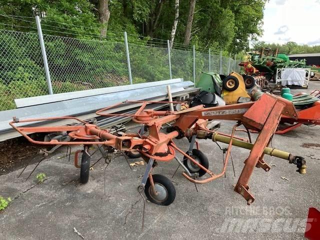 Deutz-Fahr KH400 DN 耙與翻草機