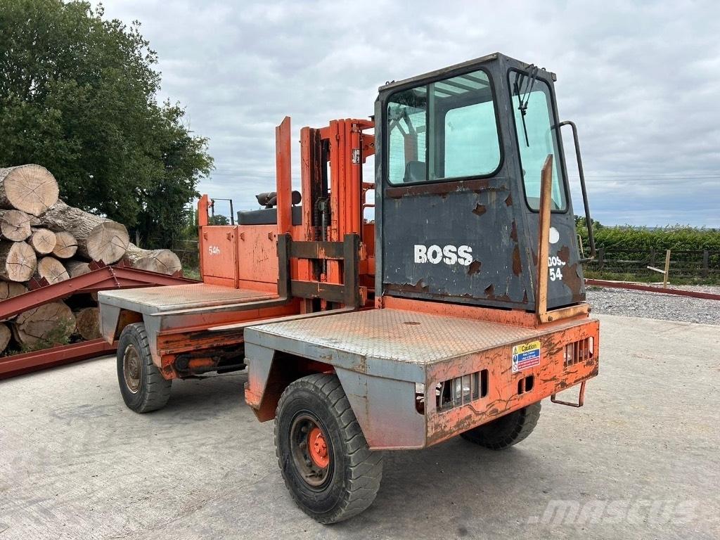 Boss 546 鏟裝機