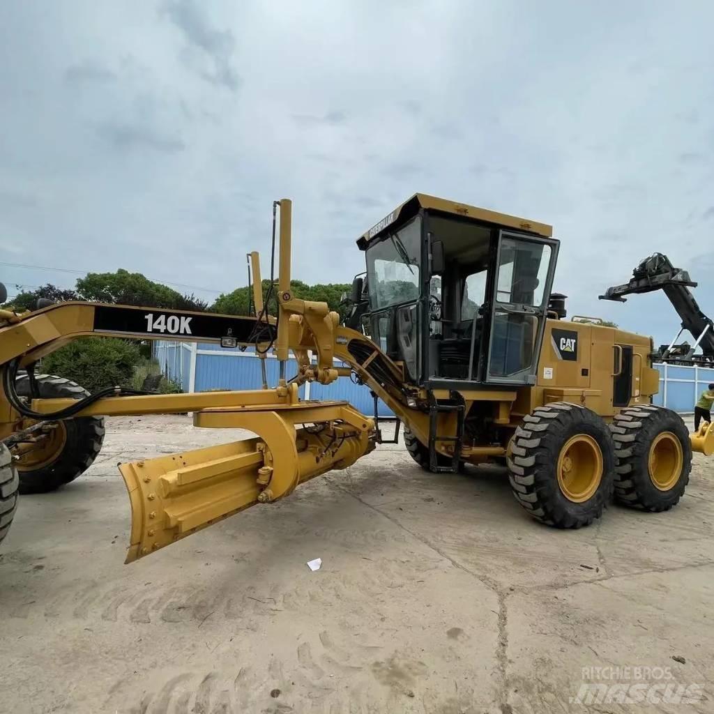 CAT 140K 平土機