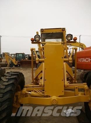 Komatsu GD 661 平土機