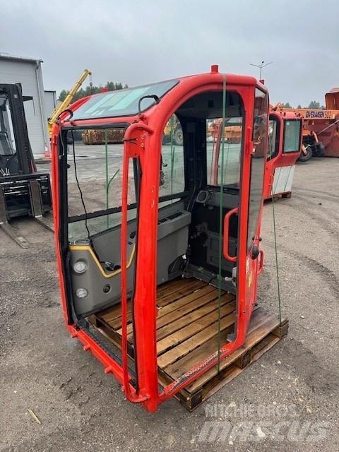Volvo ECR 88 D 駕駛室與內部