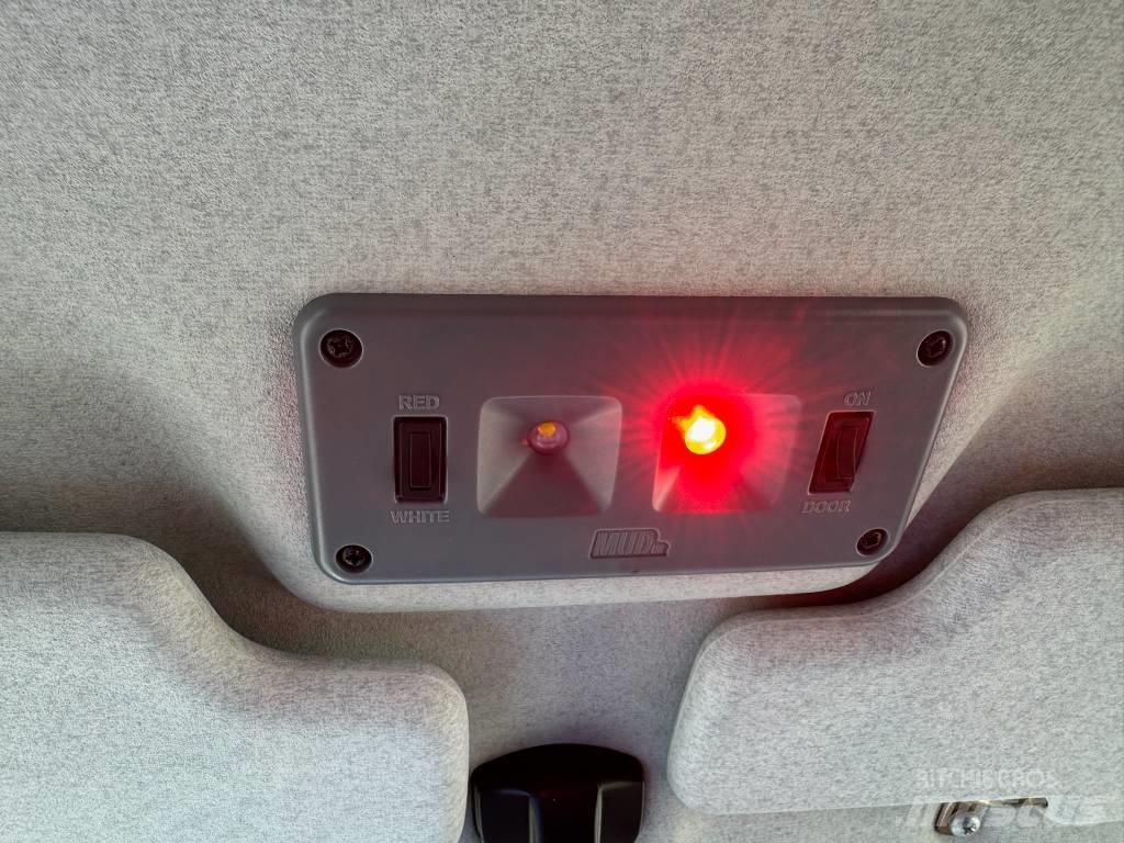 Land Rover Defender 汽車
