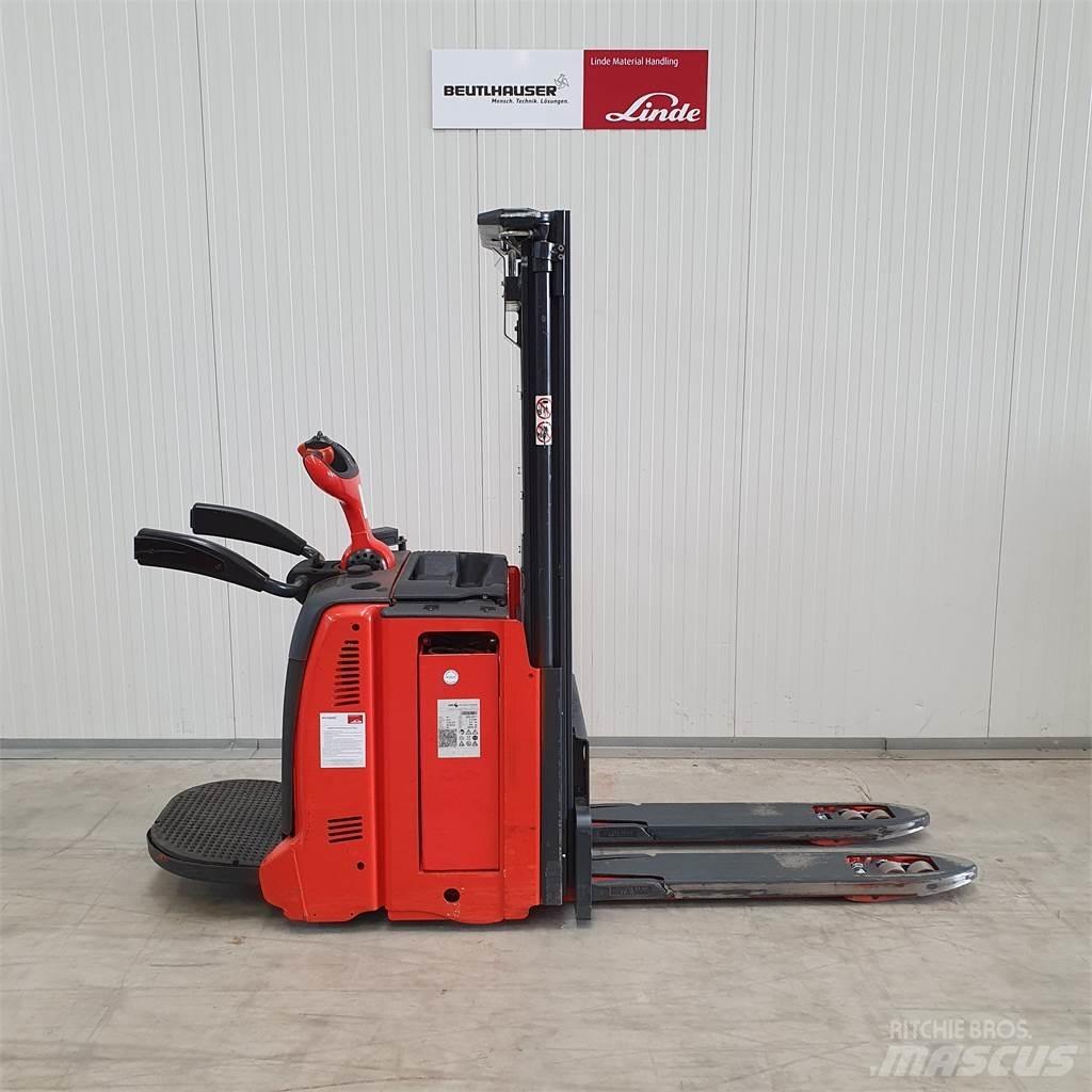 Linde D12AP 行走控制式堆積機