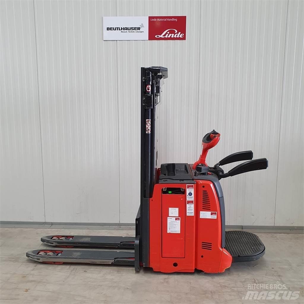 Linde D12AP 行走控制式堆積機