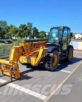 JCB 540-140 伸縮臂操作車