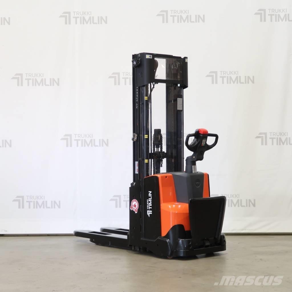 Toyota SWE120L 自走式堆積機