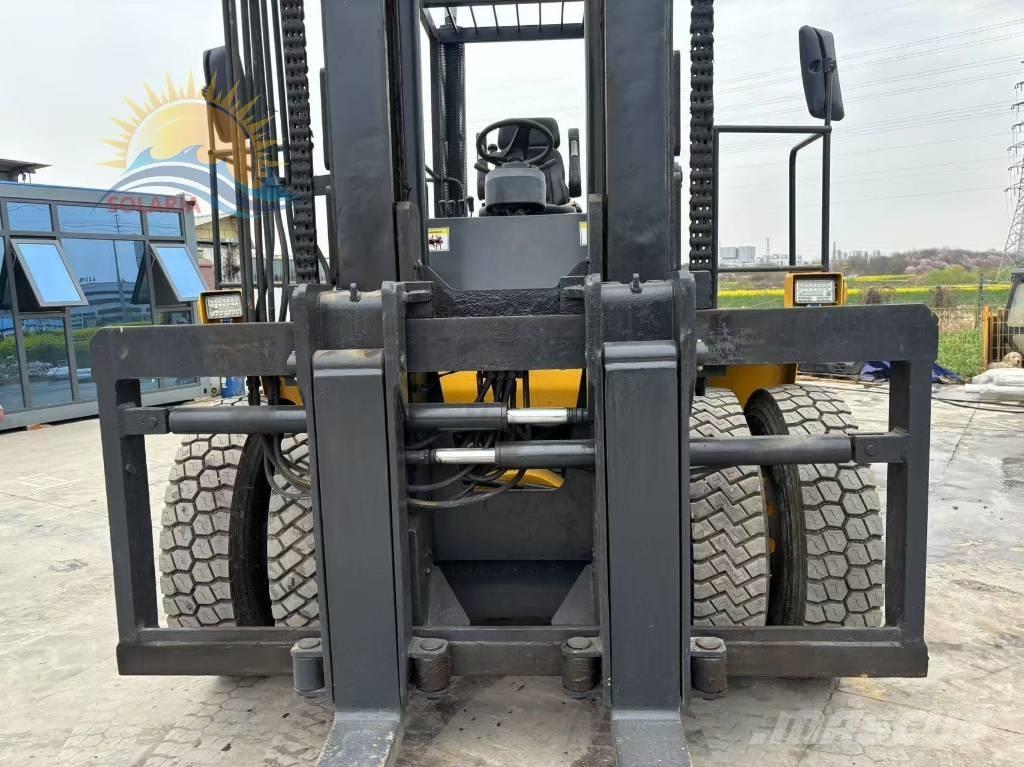 Komatsu FD 200 柴油卡車