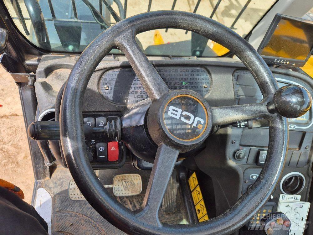 JCB 531-70 伸縮臂操作車