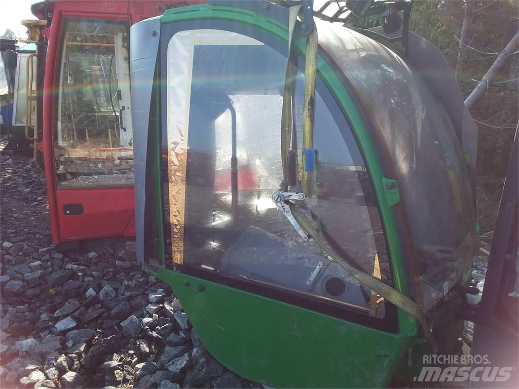 John Deere 1270e 駕駛室與內部