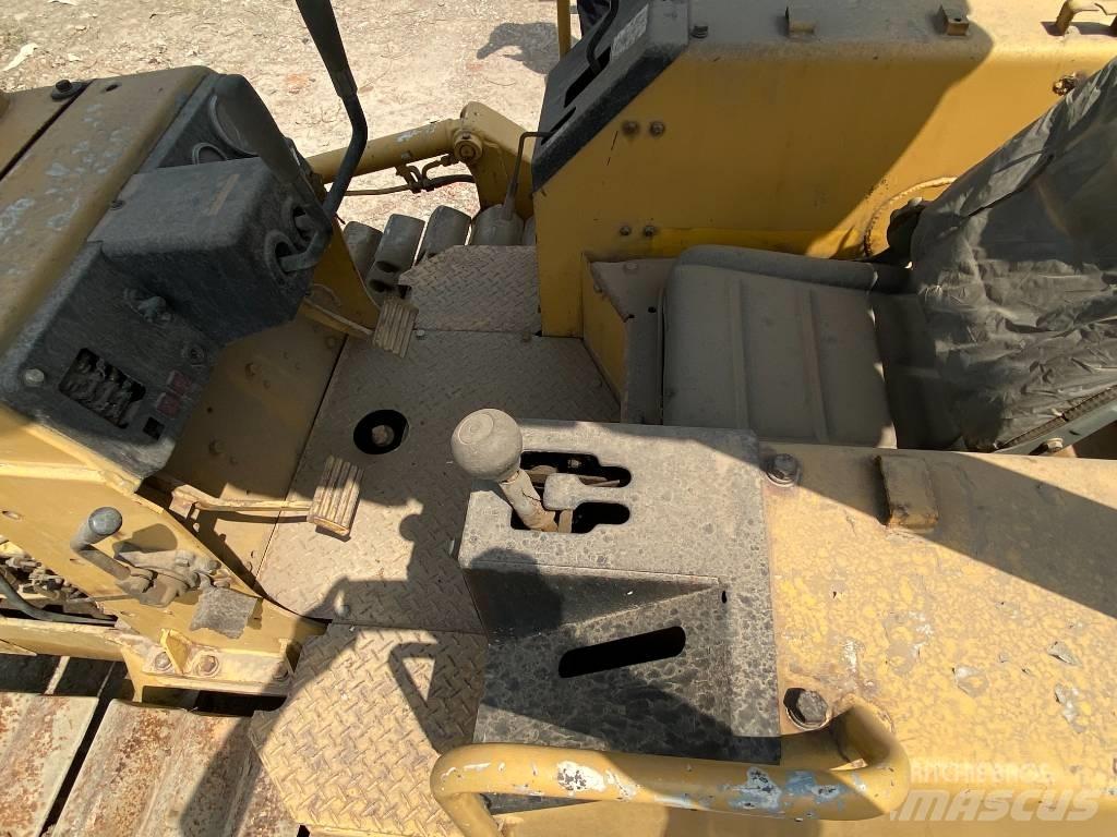 Komatsu D21P-6 履帶推土機