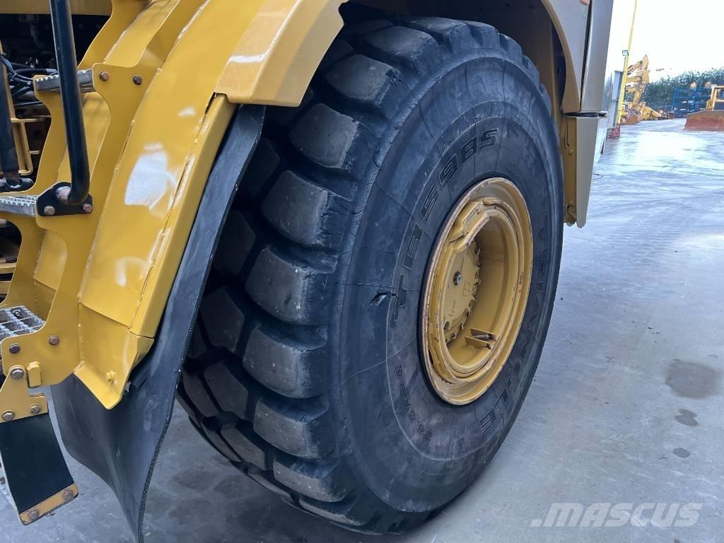 CAT 745 鉸接式起吊車
