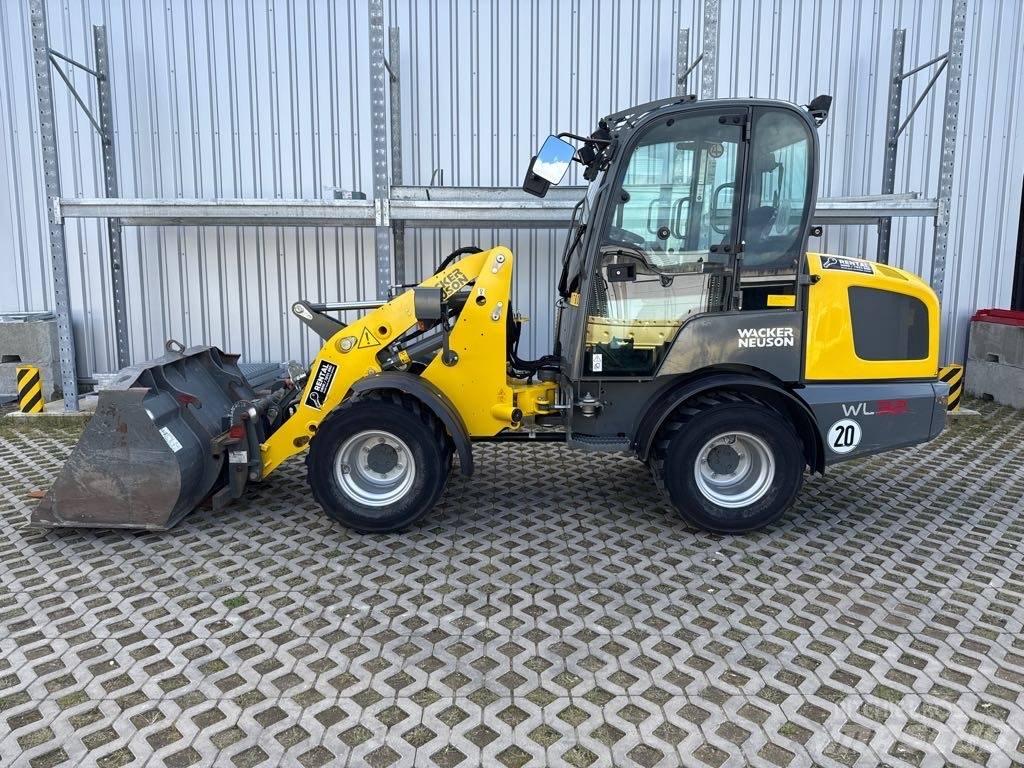 Wacker Neuson WL32 輪胎式裝載機
