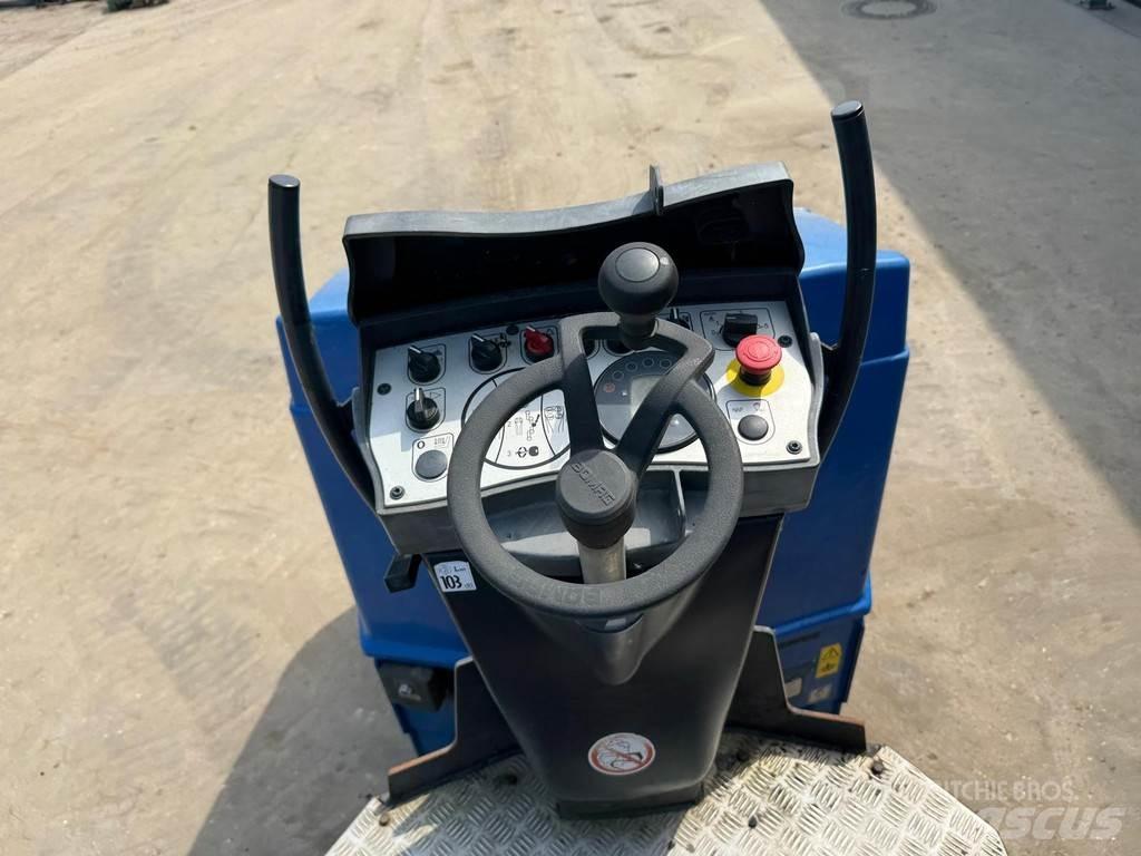 Bomag BW 100 AD-5 雙輪滾壓機