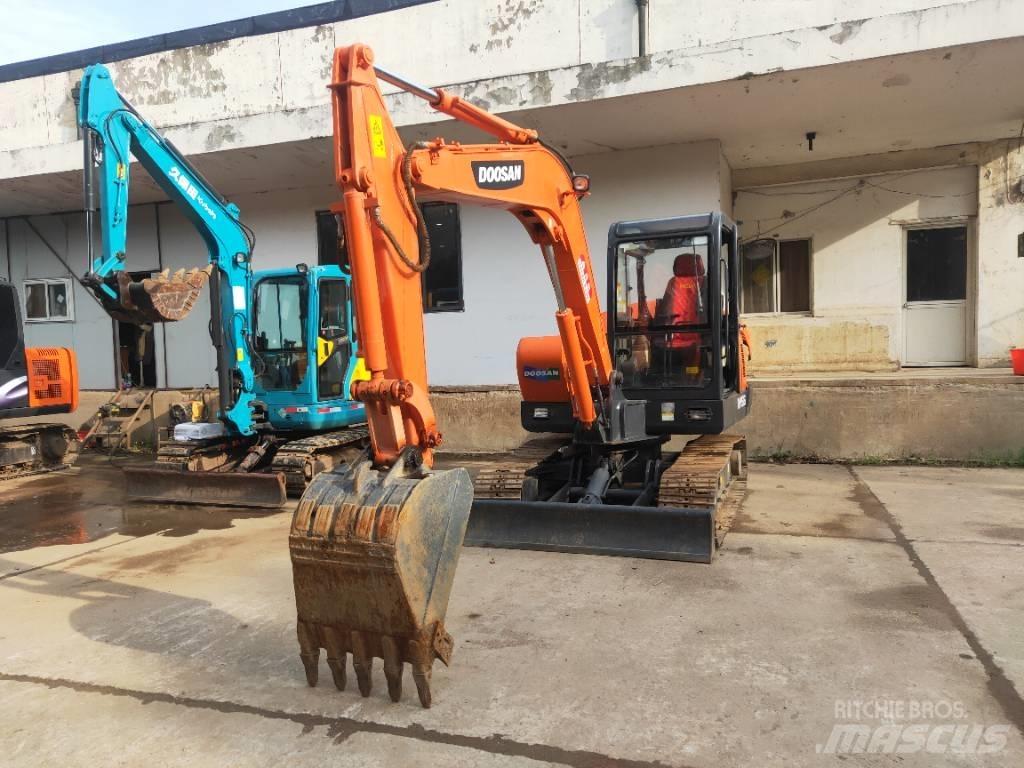 Doosan DH55 小型挖土機/掘鑿機<7t(小型挖掘機)