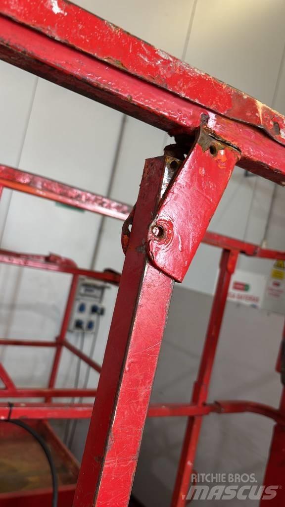 JLG 2030 ES 剪式升降機