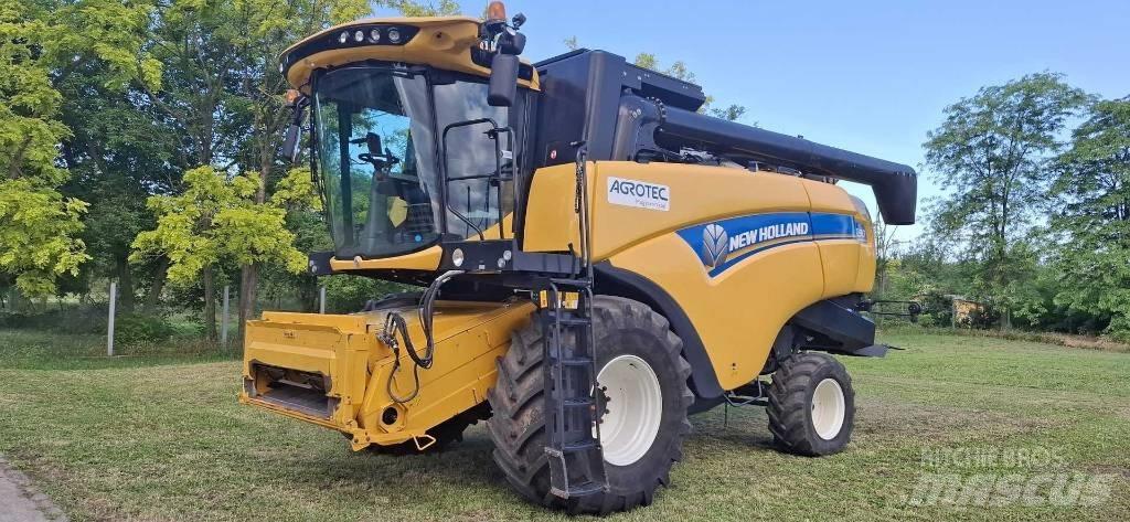 New Holland CX6.90 聯合收穫機