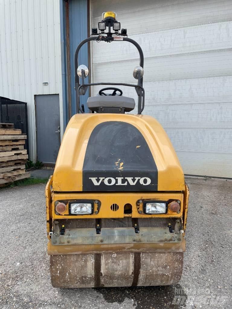 Volvo dd22 雙輪滾壓機