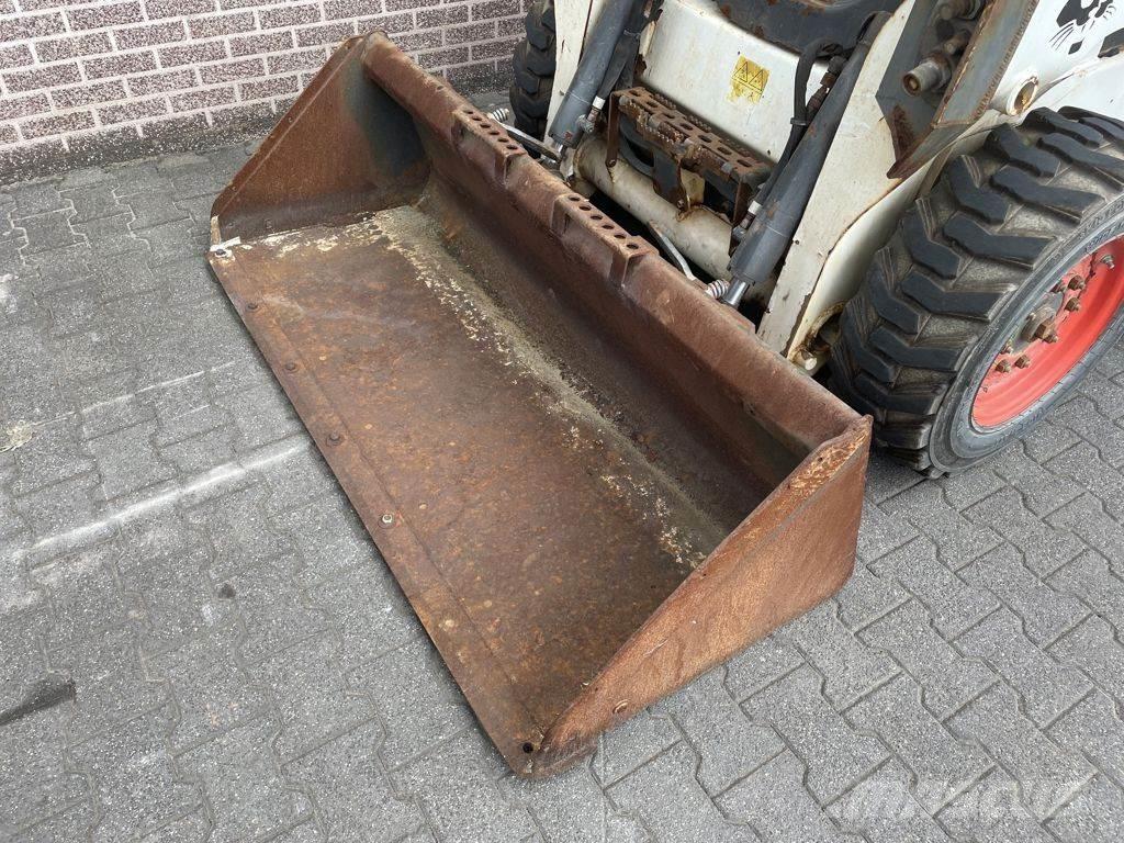 Bobcat S550 滑移轉向裝載機