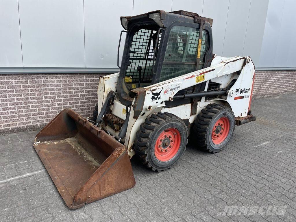 Bobcat S550 滑移轉向裝載機