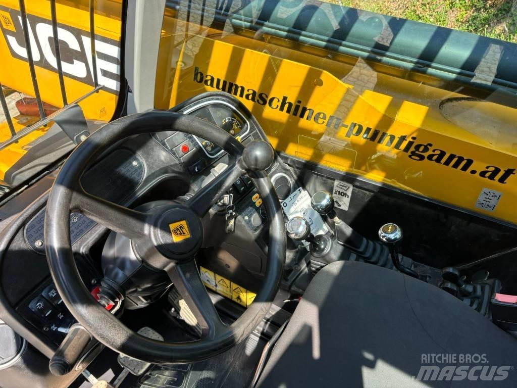JCB 535-125 伸縮臂操作車