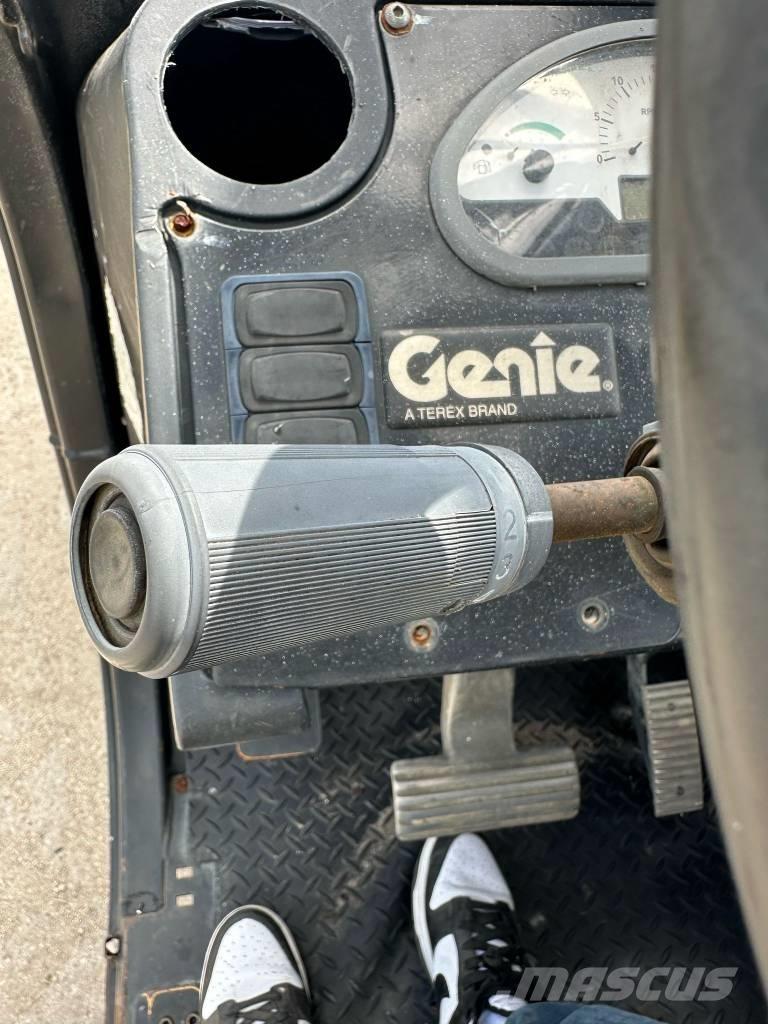 Genie 1056 伸縮臂操作車