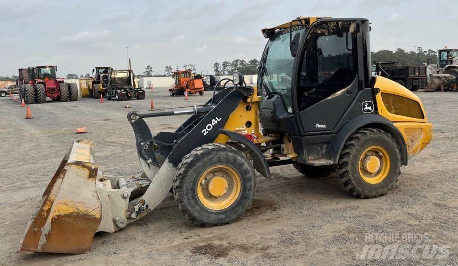 John Deere 204L 輪胎式裝載機