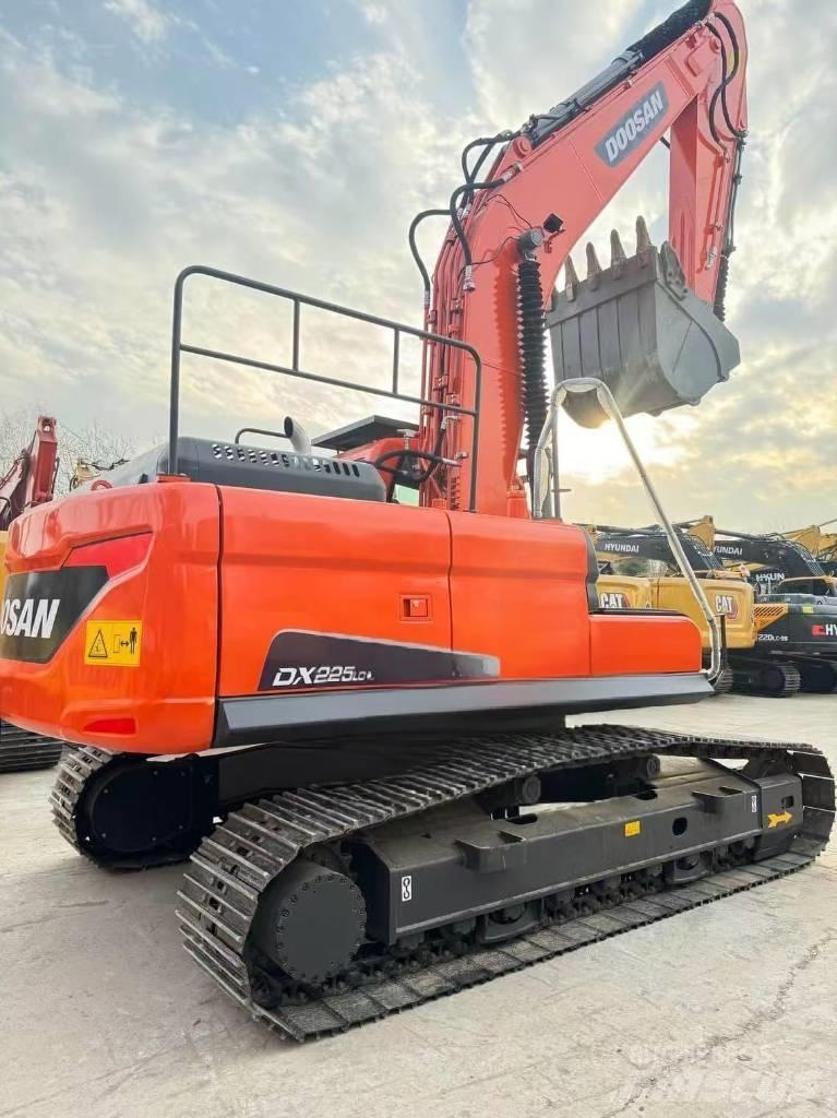 Doosan DX 225 LCA 中型挖土機/掘鑿機/挖掘機 7t-12t