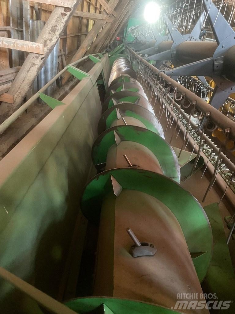 John Deere T670 聯合收穫機