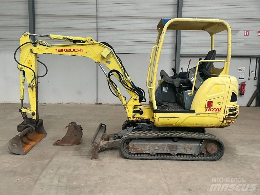 Takeuchi TB 230 小型挖土機/掘鑿機<7t(小型挖掘機)