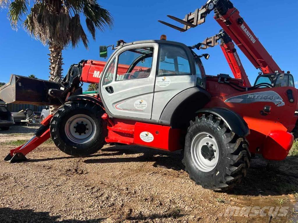 Manitou MT 1440 伸縮臂操作車